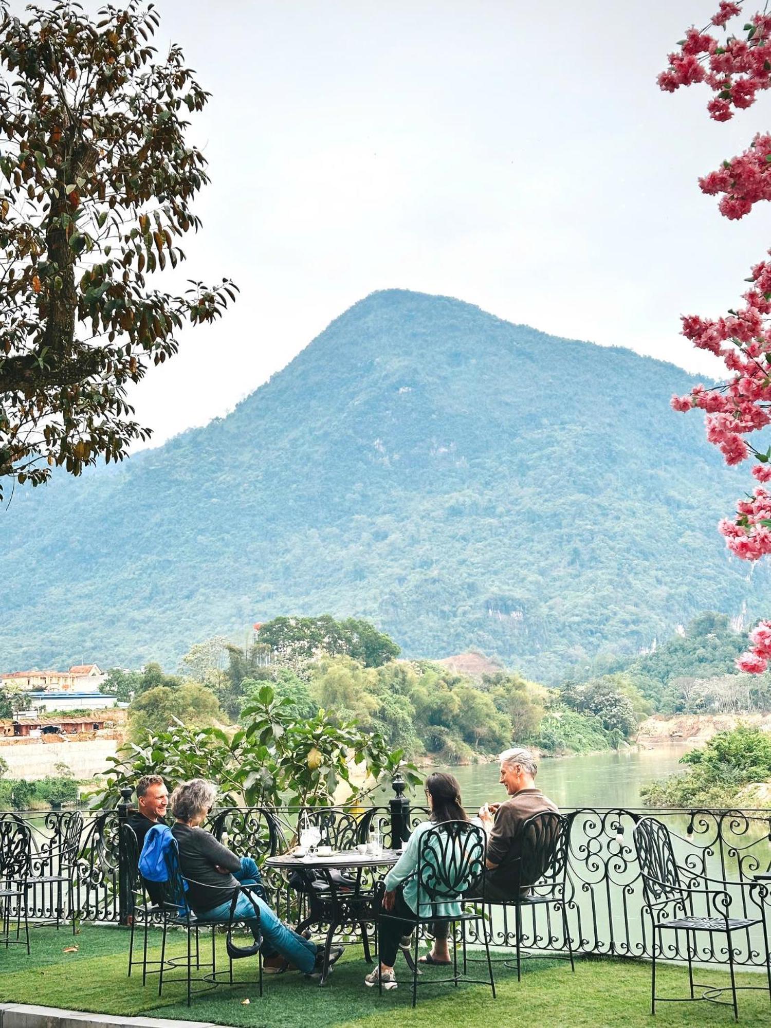 Phoenix Hotel Ha Giang Bagian luar foto